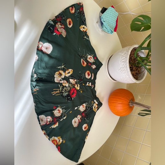 Urban Outfitters women’s size small green floral a-line button front mini skirt - Picture 3 of 8